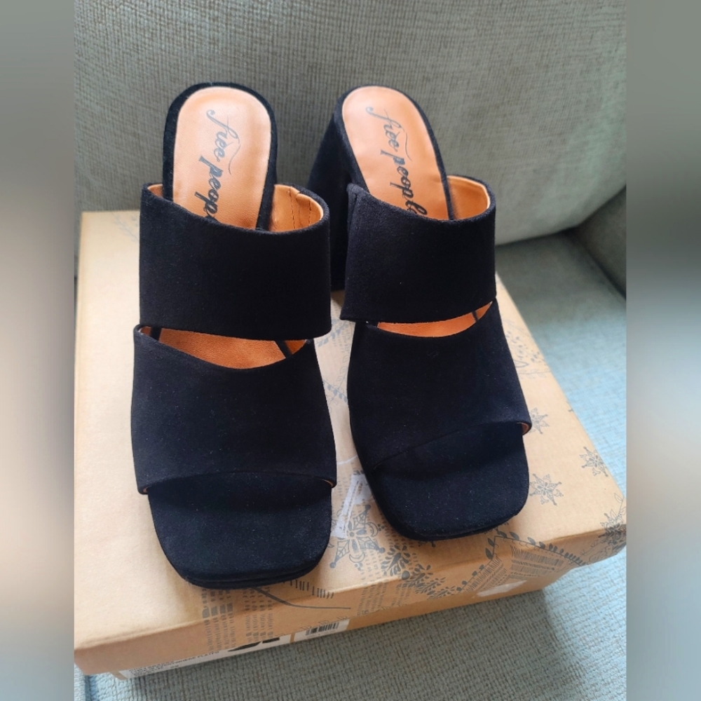 NEW FREE PEOPLE SUEDE BLACK PLATFORM 'Love Is Everywhere'